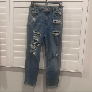 AMERICAN EAGLE Mom Jean Distressed Size 6
